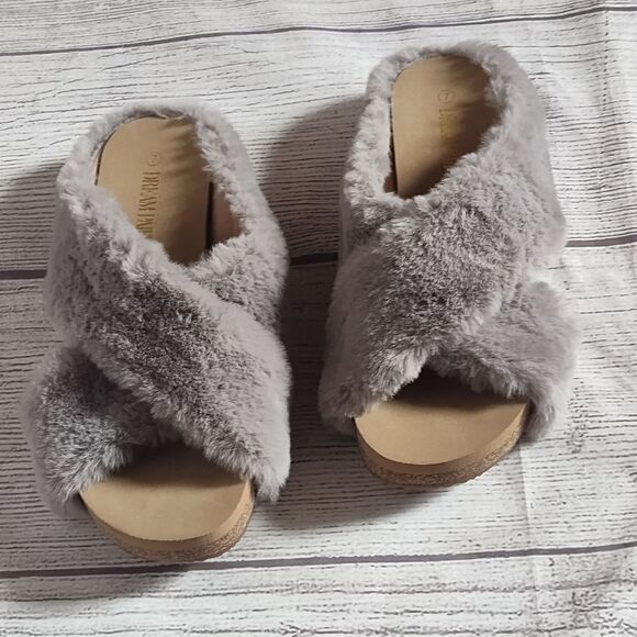 DREAM PAIRS Comfy Fuzzy Slide Slippers NWOT Grey Women's Size 7 - Picture 11 of 14